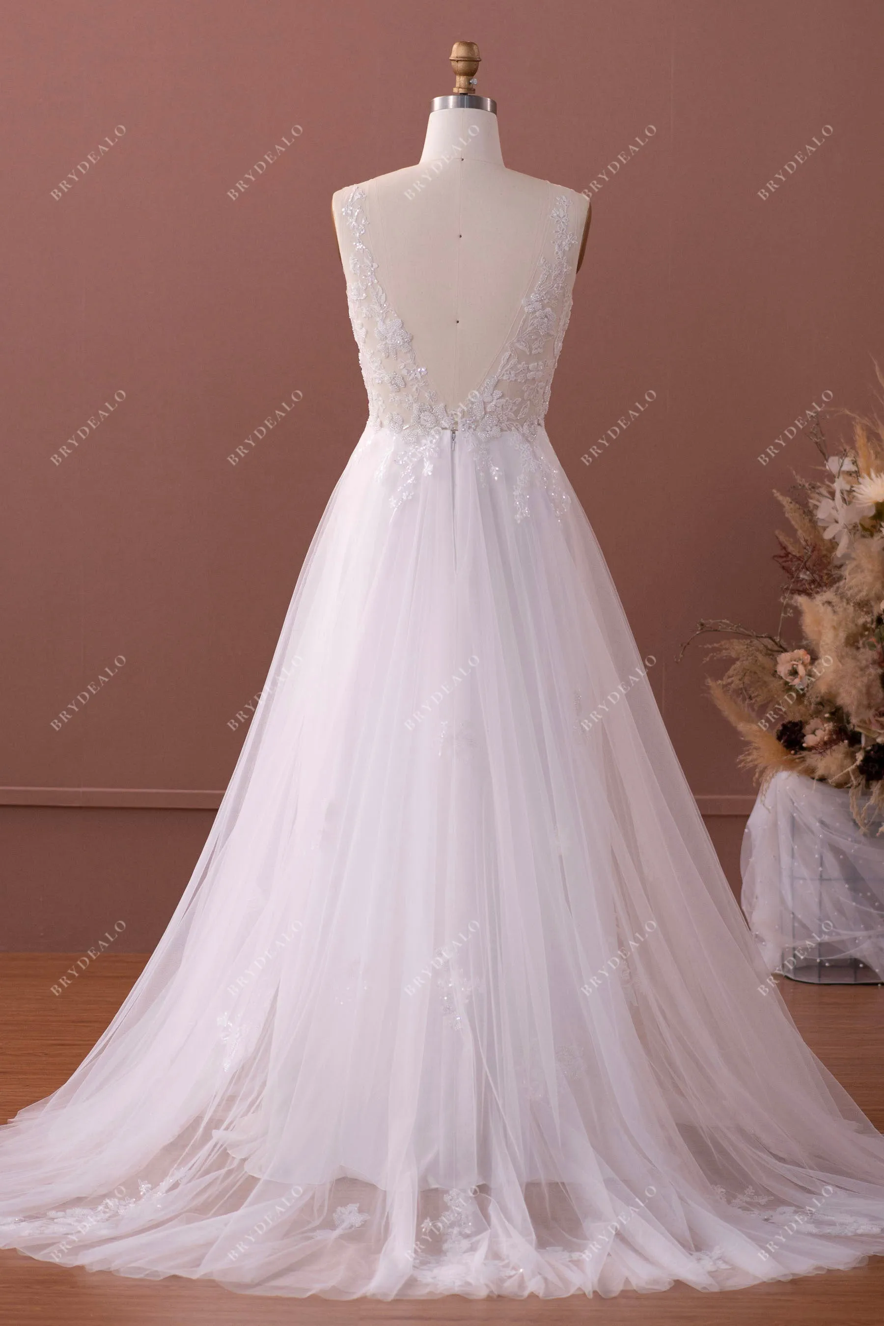 Elegant Lace Tulle Wedding Ball Gown