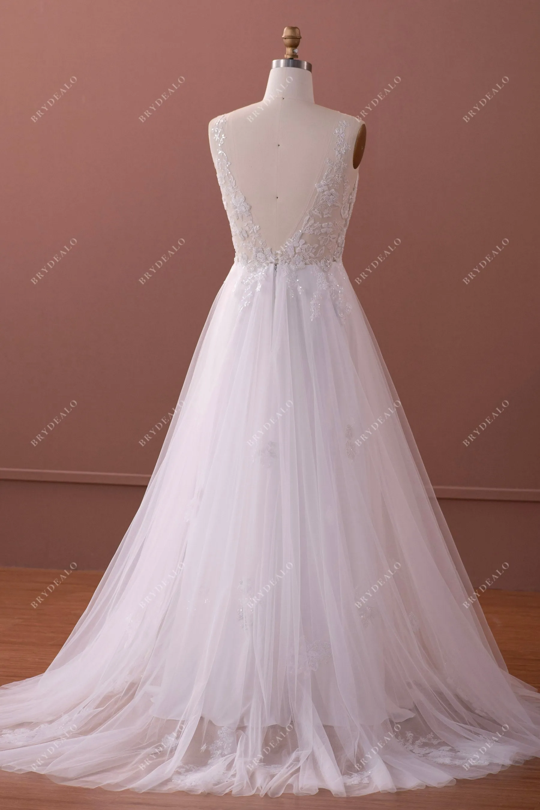 Elegant Lace Tulle Wedding Ball Gown